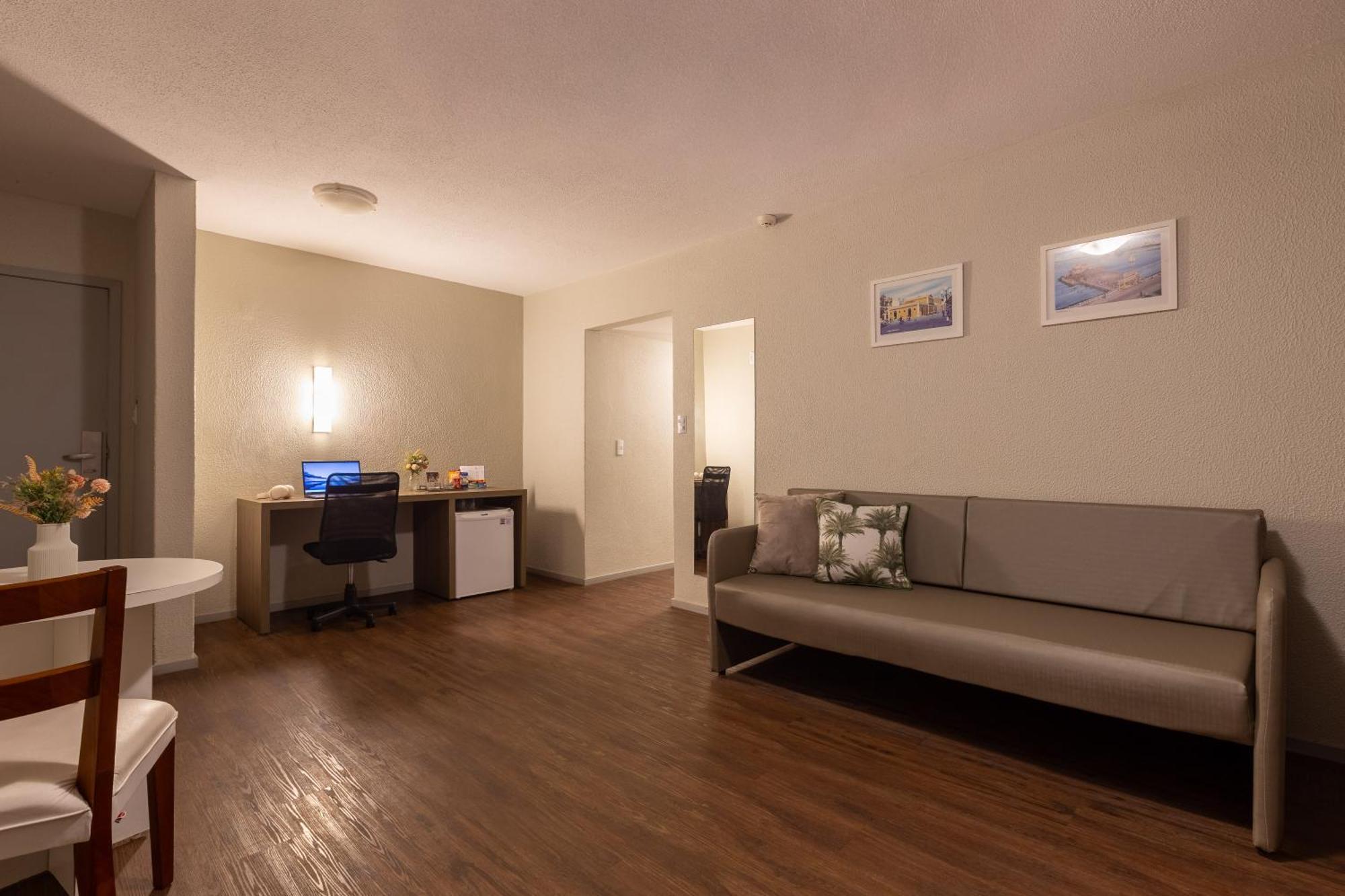 Apartamento de 2 Quartos com Varanda